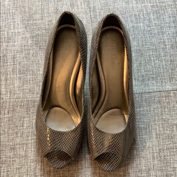 Gunmetal Gray Peep-toe Heels! - Picture 1 of 5